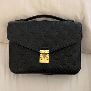 Louis Vuitton Pochette Metis Handbag
